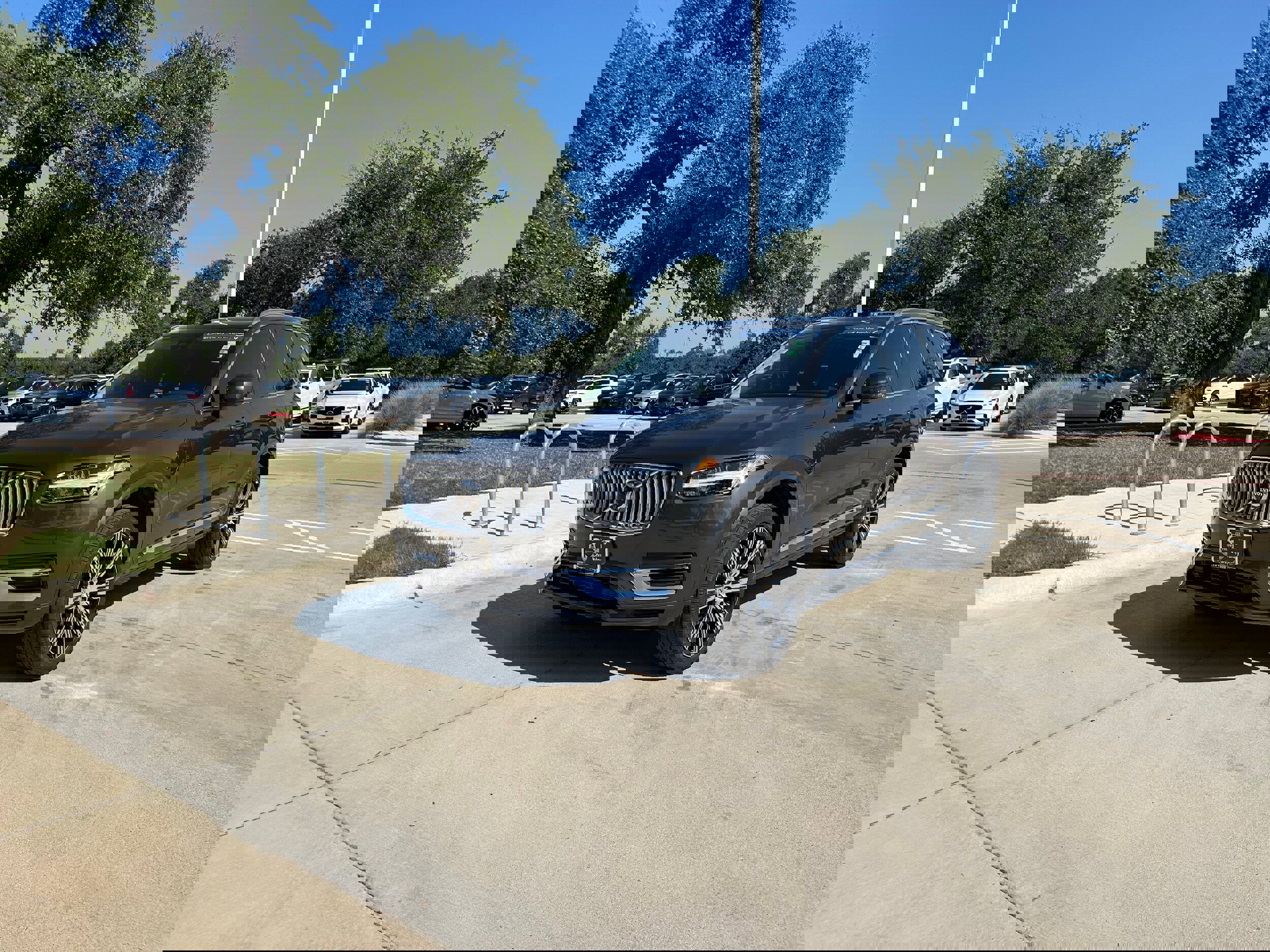 Certified 2023 Volvo XC90 T8 Plus image 2