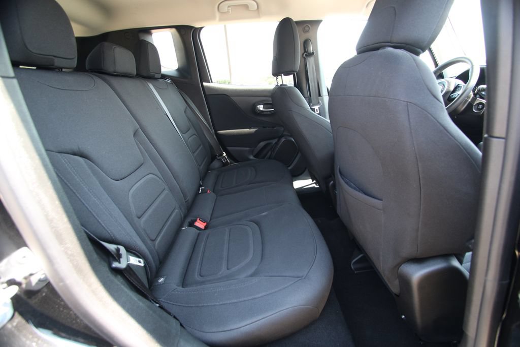 Used 2021 Jeep Renegade Latitude w/ Luxury Group I AWD/4WD image 9