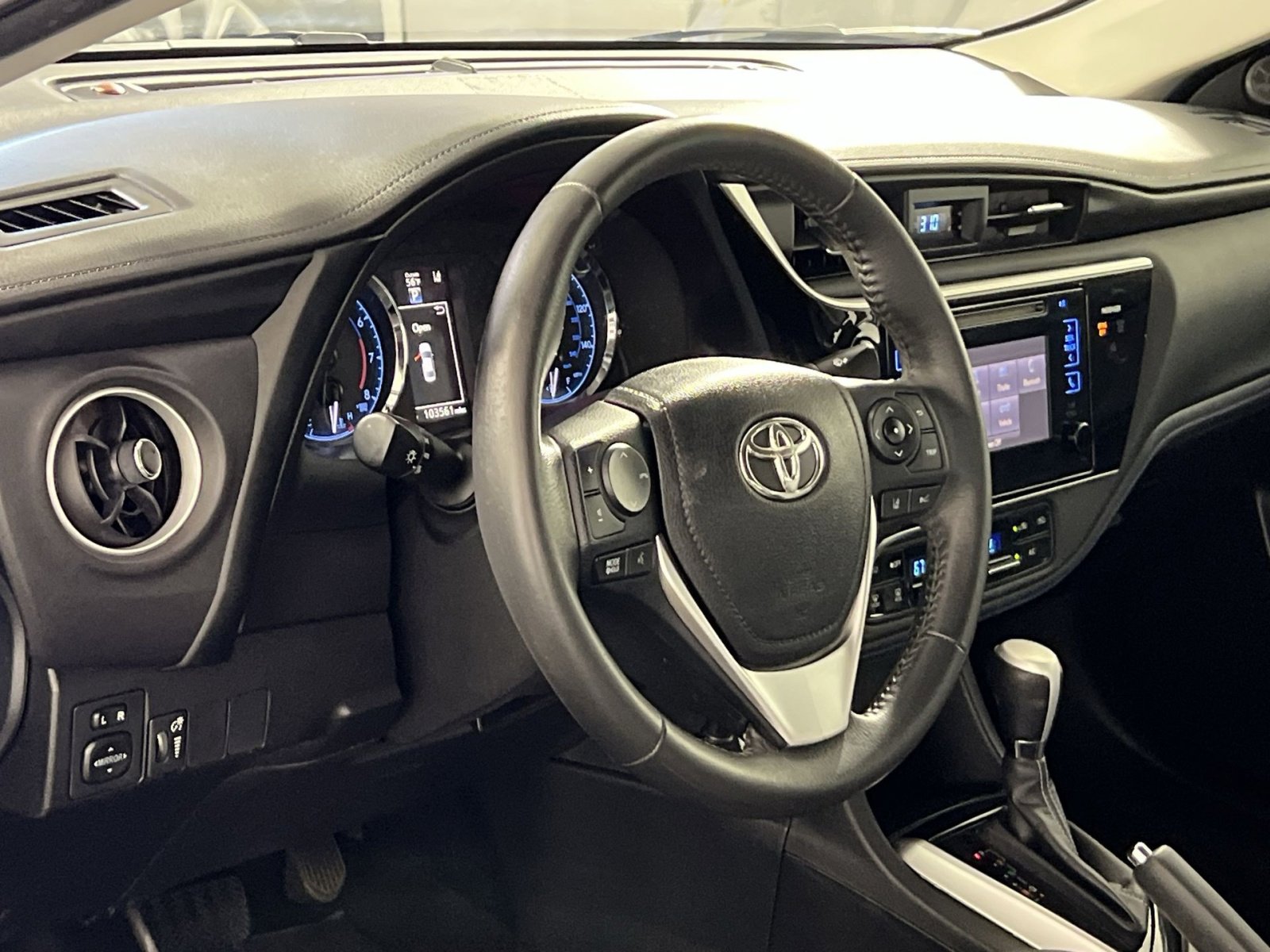 Used 2017 Toyota Corolla SE image 16