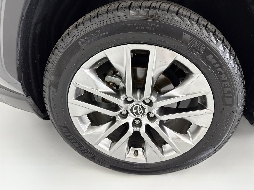 Used 2021 Toyota RAV4 Limited FWD image 29