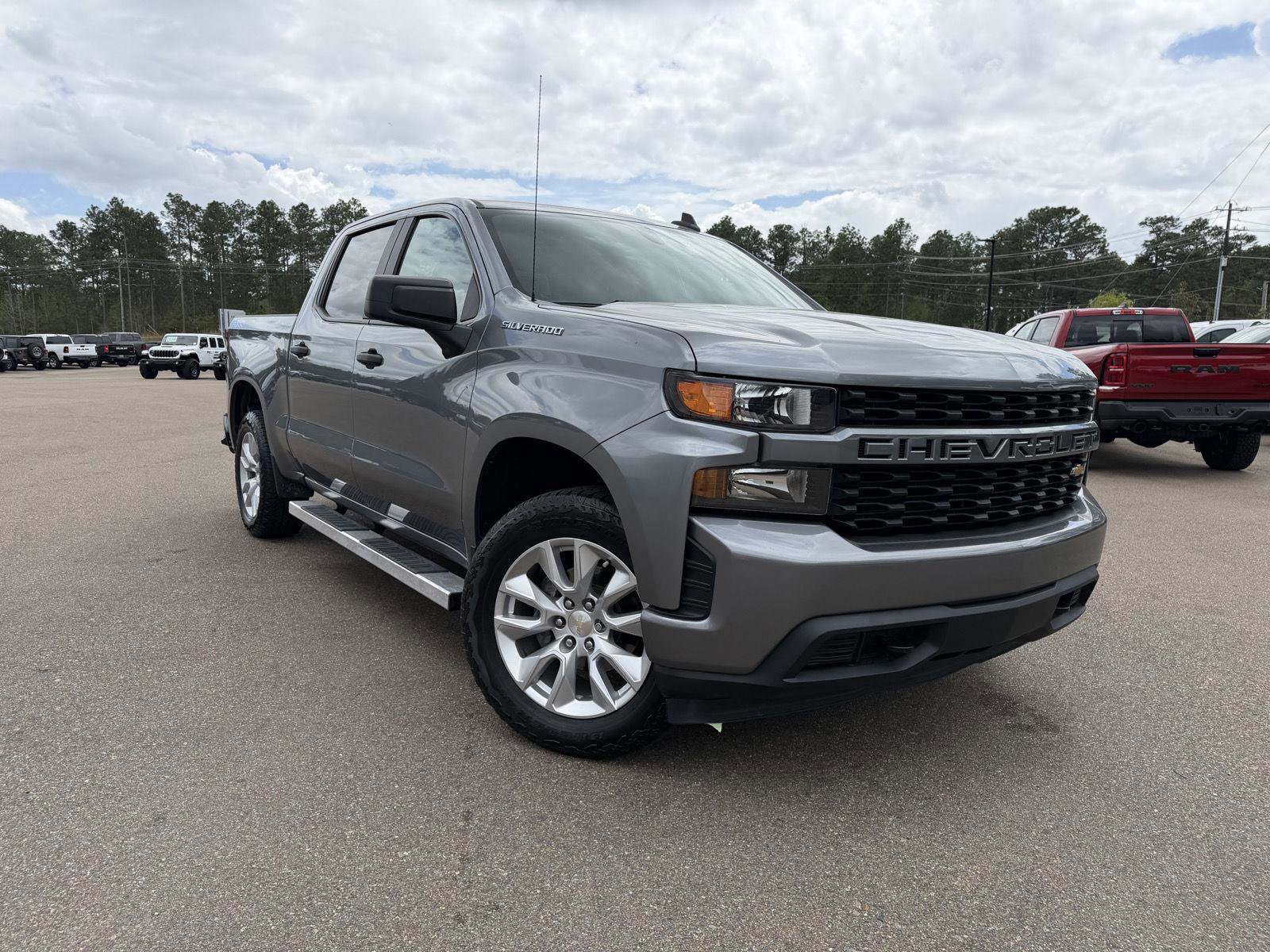Used 2021 Chevrolet Silverado 1500 Custom image 3