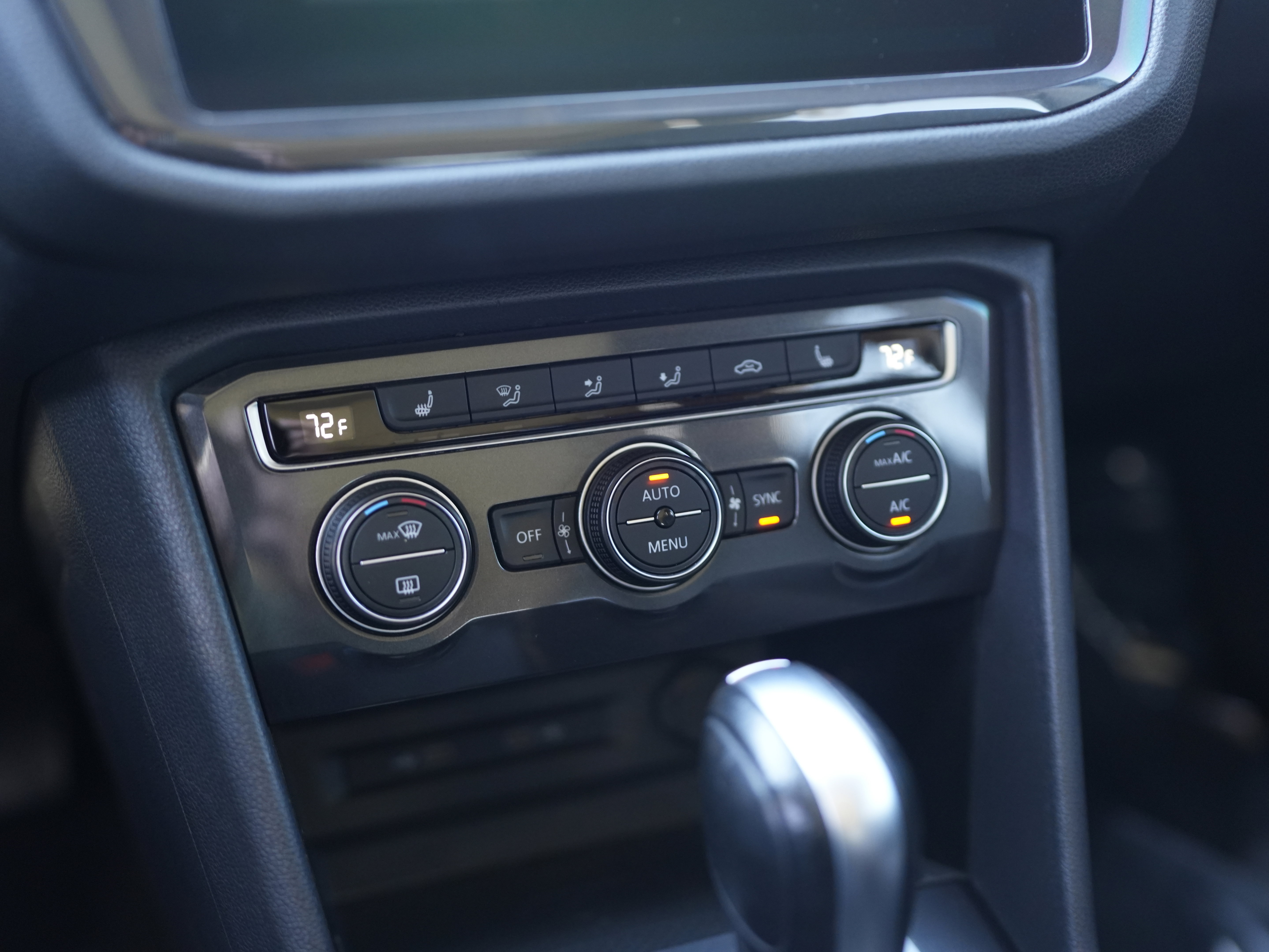 Used 2021 Volkswagen Tiguan SE w/ Panoramic Sunroof Package image 16