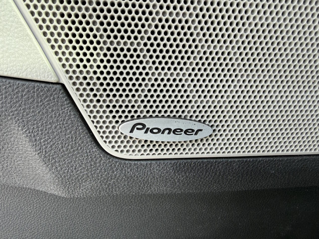 Used 2015 Chevrolet Equinox LTZ image 24