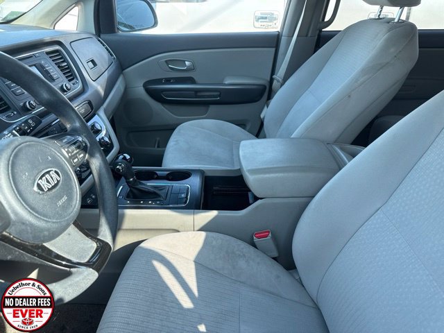 Used 2017 Kia Sedona LX FWD image 3