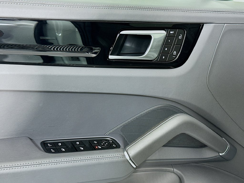 Certified 2022 Porsche Cayenne AWD/4WD image 20