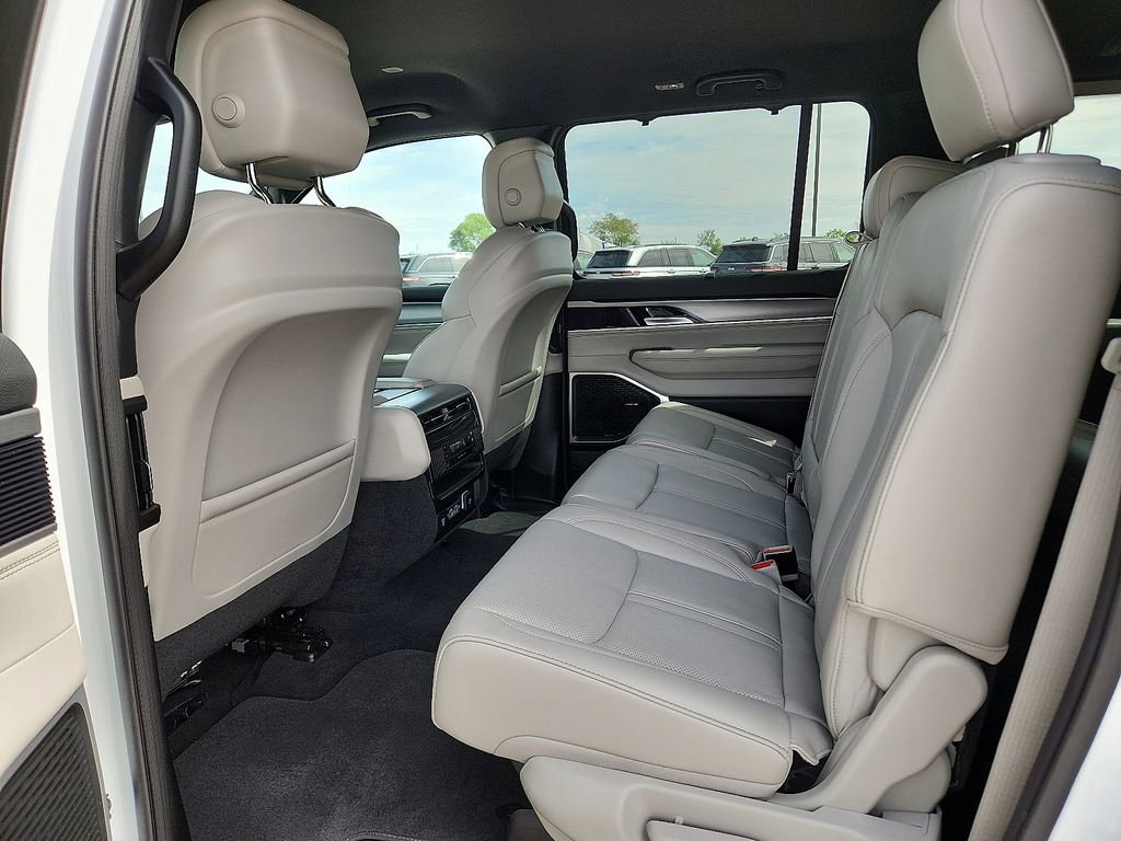 New 2025 Jeep Wagoneer 4WD w/ Convenience Group I image 14