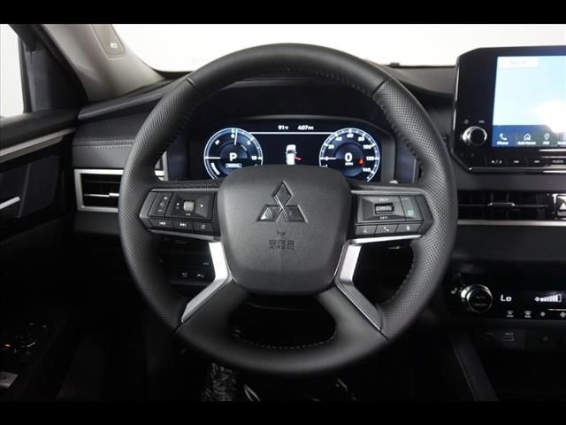 Used 2025 Mitsubishi Outlander SE AWD/4WD image 25
