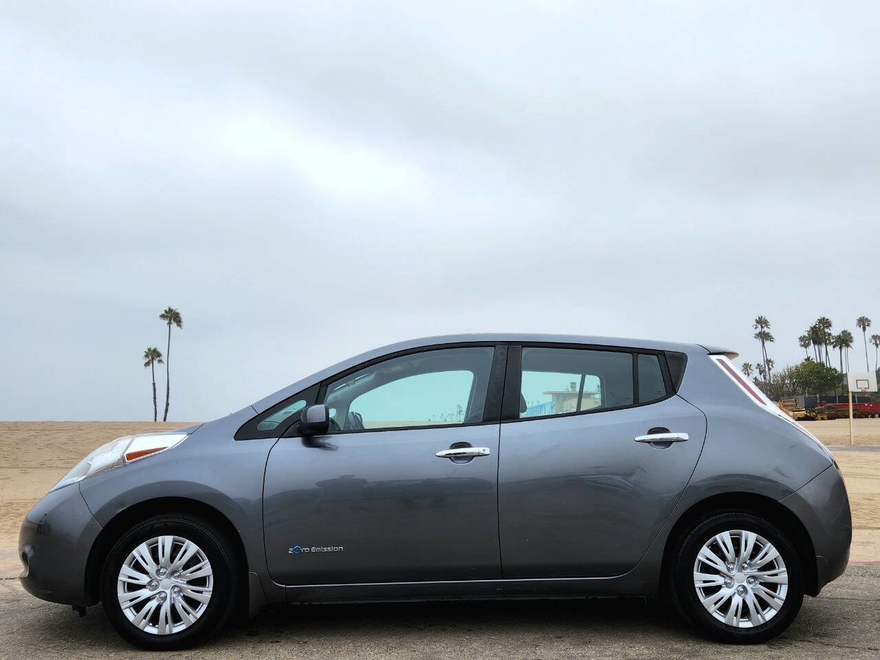 Used 2017 Nissan Leaf S image 2