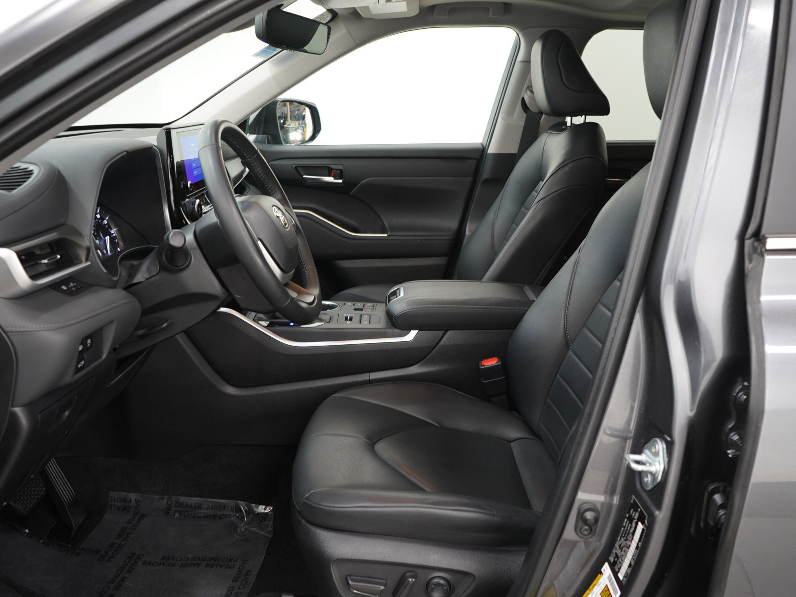 Used 2023 Toyota Highlander XLE image 25