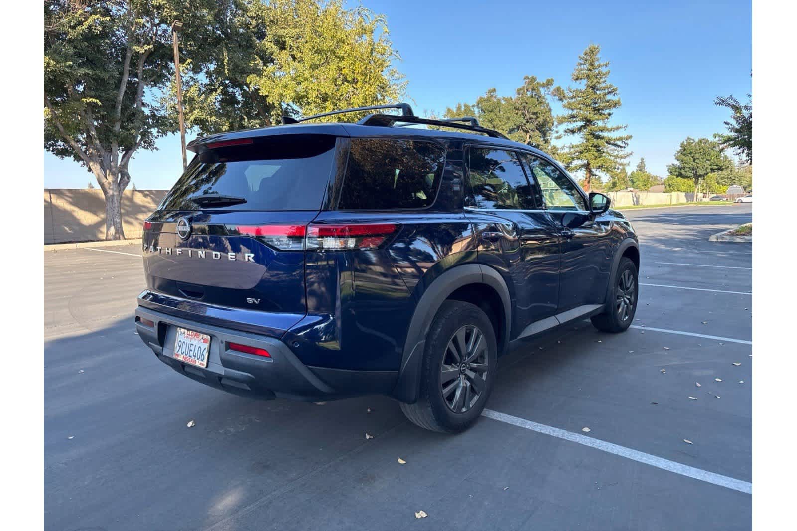 Used 2022 Nissan Pathfinder SV FWD image 3