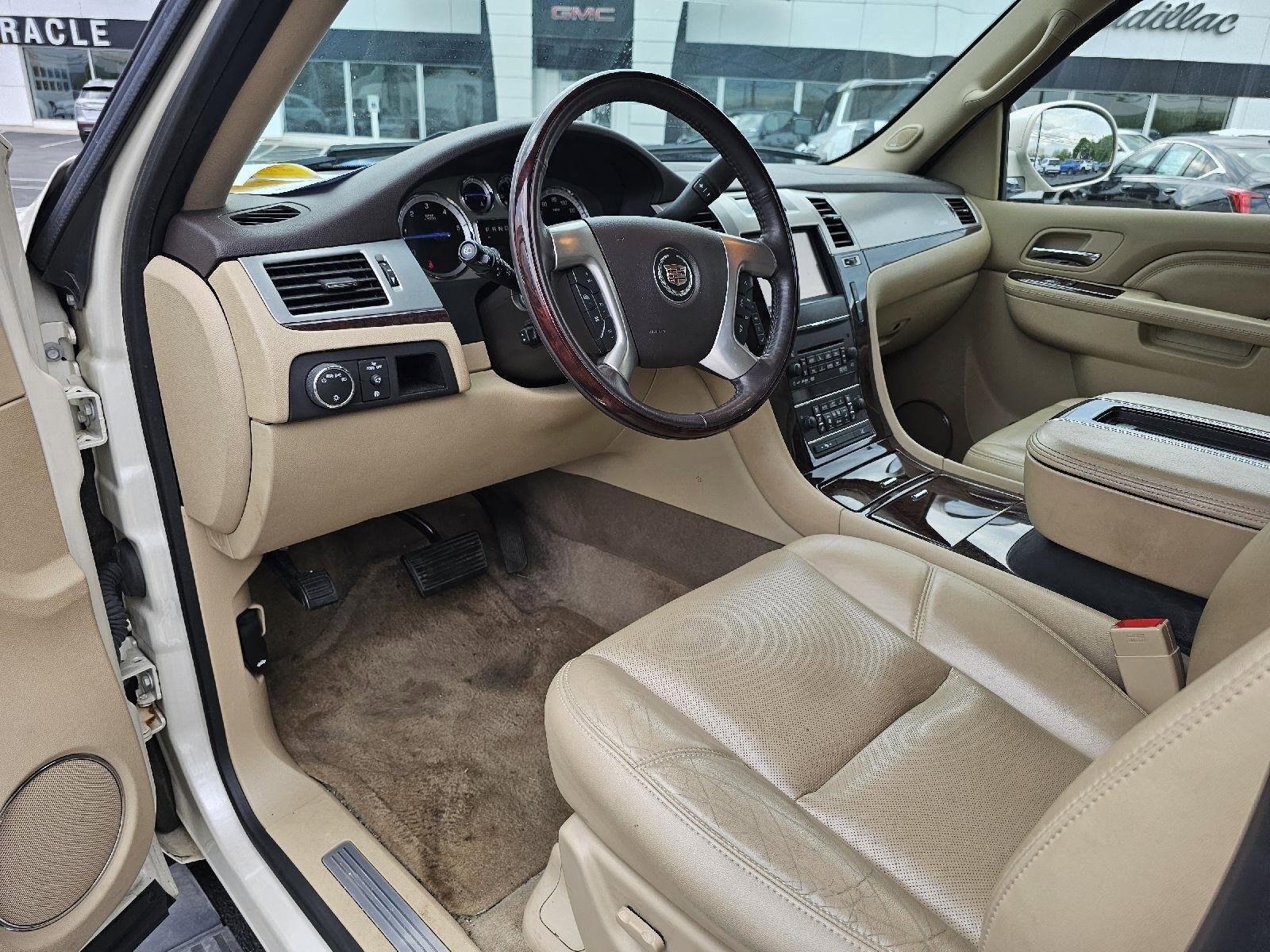 Used 2013 Cadillac Escalade Premium AWD/4WD image 12