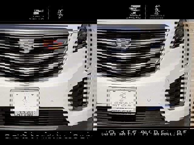 Used 2018 Cadillac XT5 Luxury w/ Driver Awareness Package FWD image 11