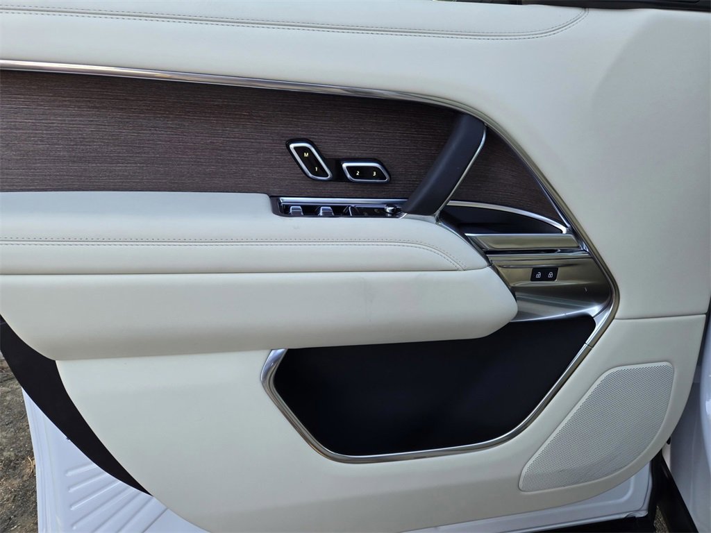 New 2025 Land Rover Range Rover SE image 9