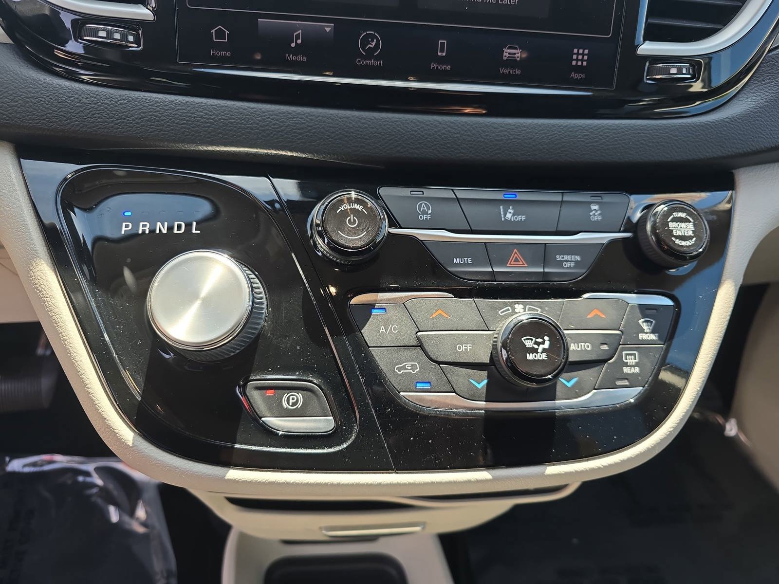 Used 2022 Chrysler Pacifica Touring-L FWD image 23
