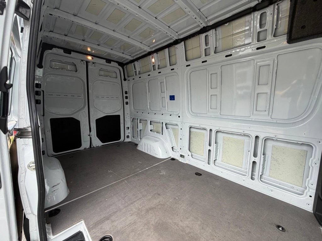Used 2025 Mercedes-Benz Sprinter 2500 image 25