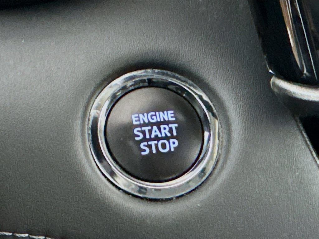 Used 2023 Toyota Highlander XLE AWD/4WD image 29