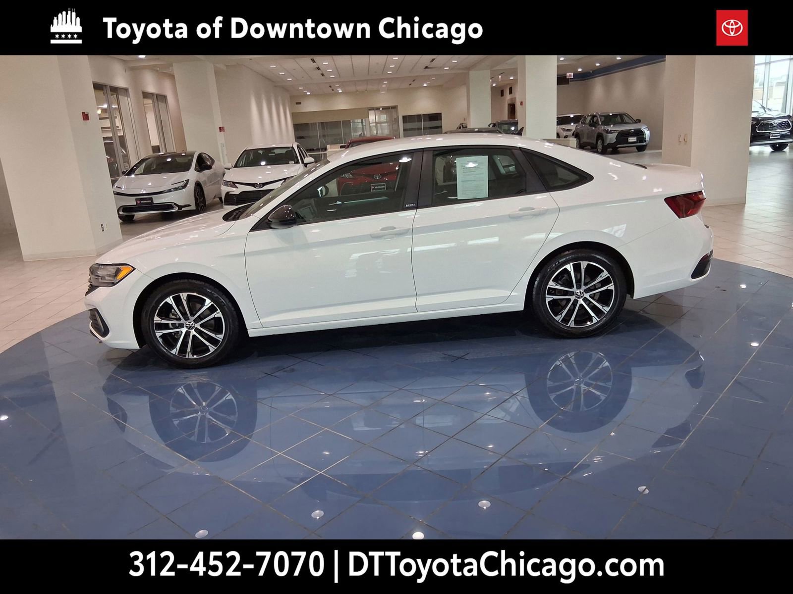 Used 2024 Volkswagen Jetta Sport image 3