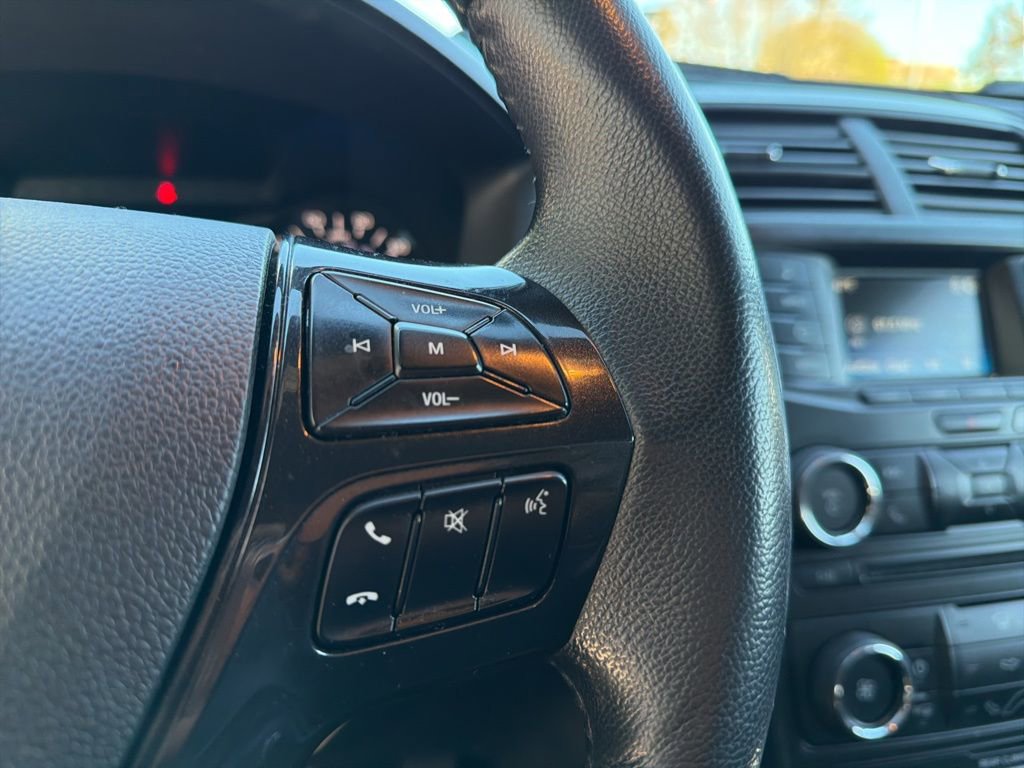 Used 2017 Ford Explorer XLT AWD/4WD image 32