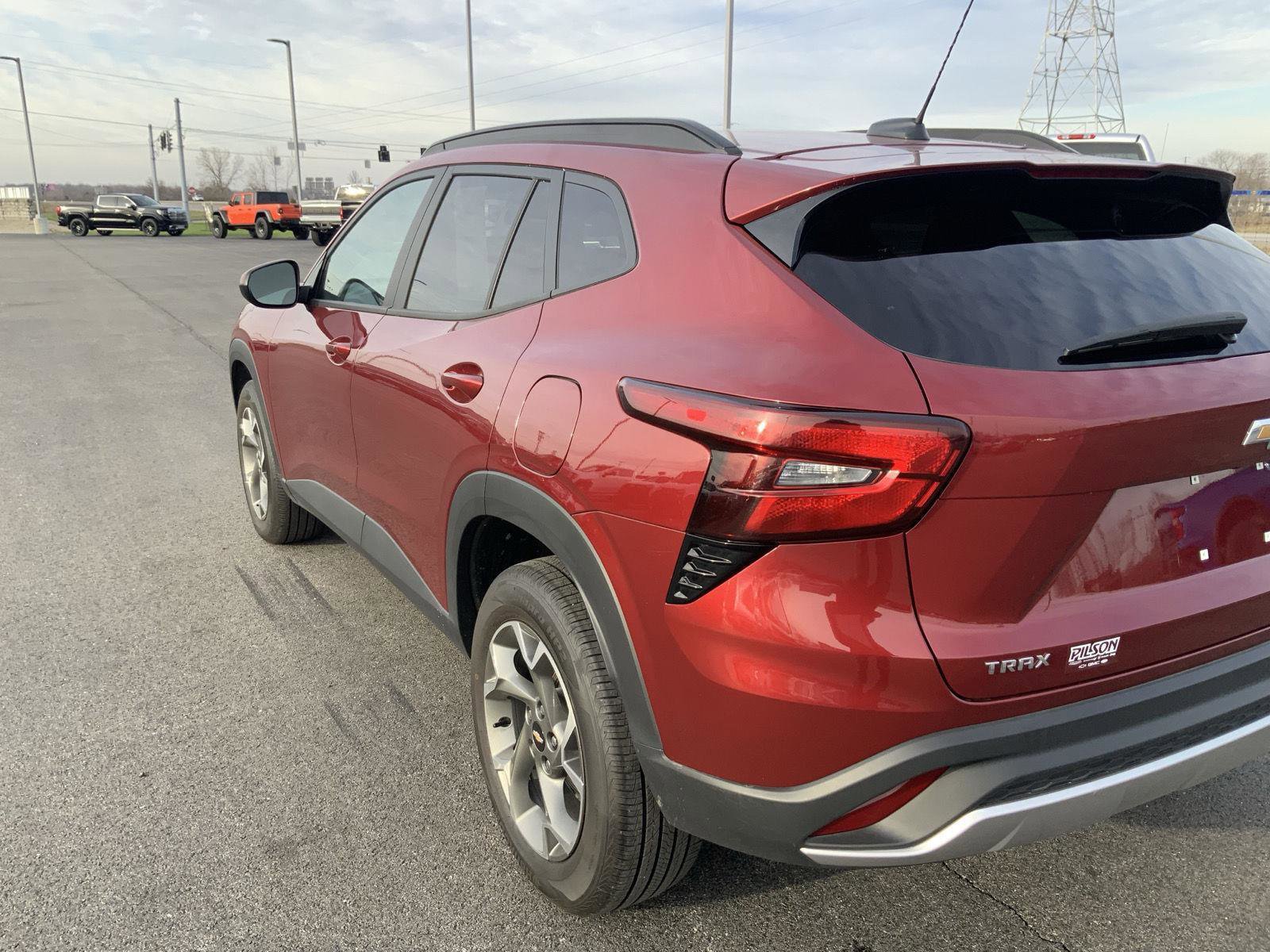 Used 2025 Chevrolet Trax LT w/ LT Convenience Package image 14