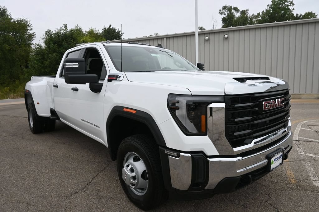 New 2026 GMC Sierra 3500 Pro AWD/4WD image 3