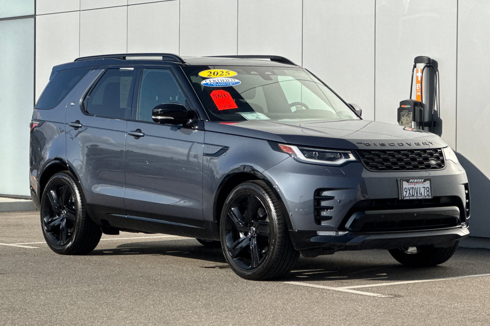 Used 2025 Land Rover Discovery Dynamic SE AWD/4WD image 7