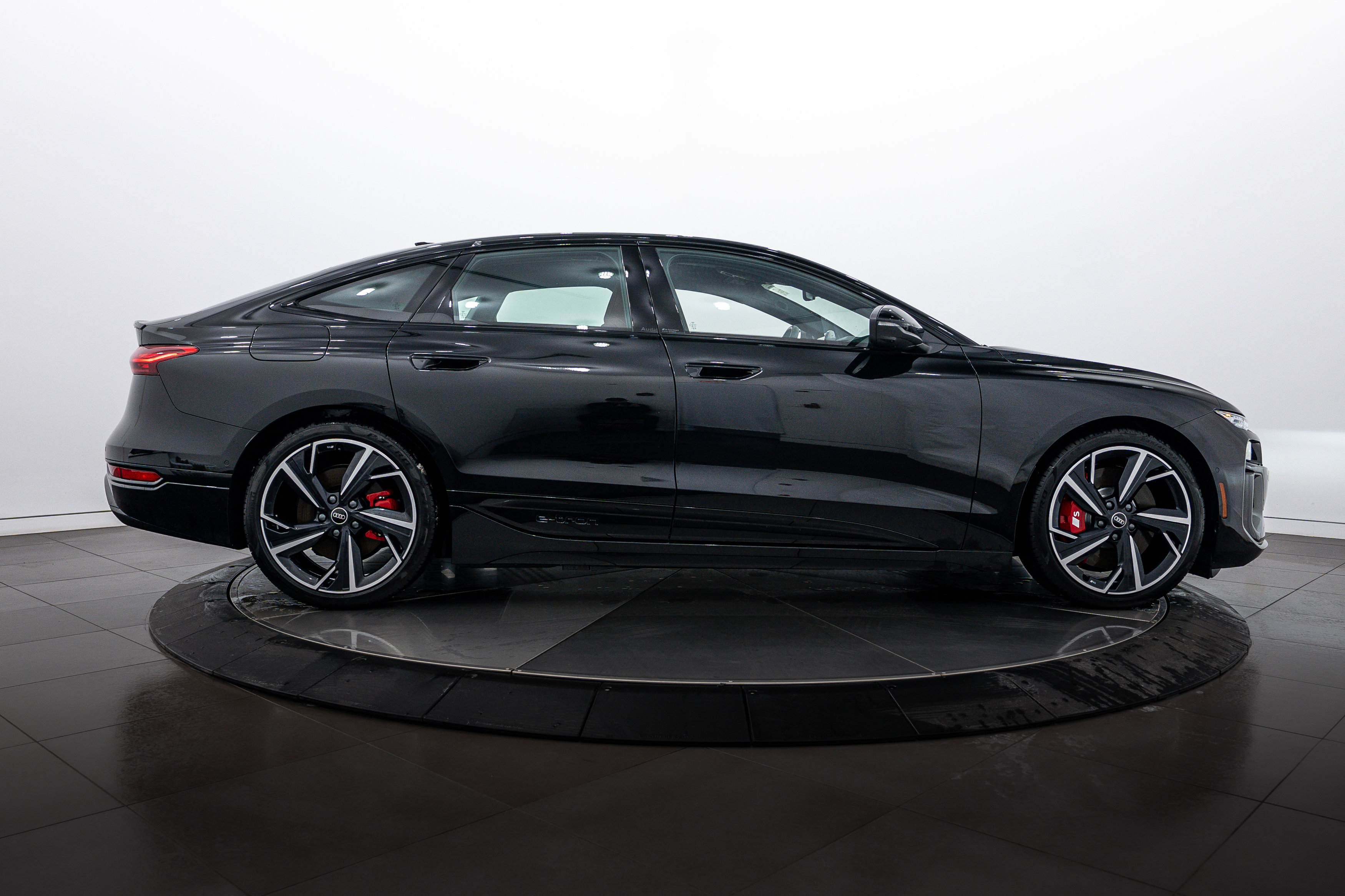 New 2025 Audi S6 e-tron Premium Plus image 3