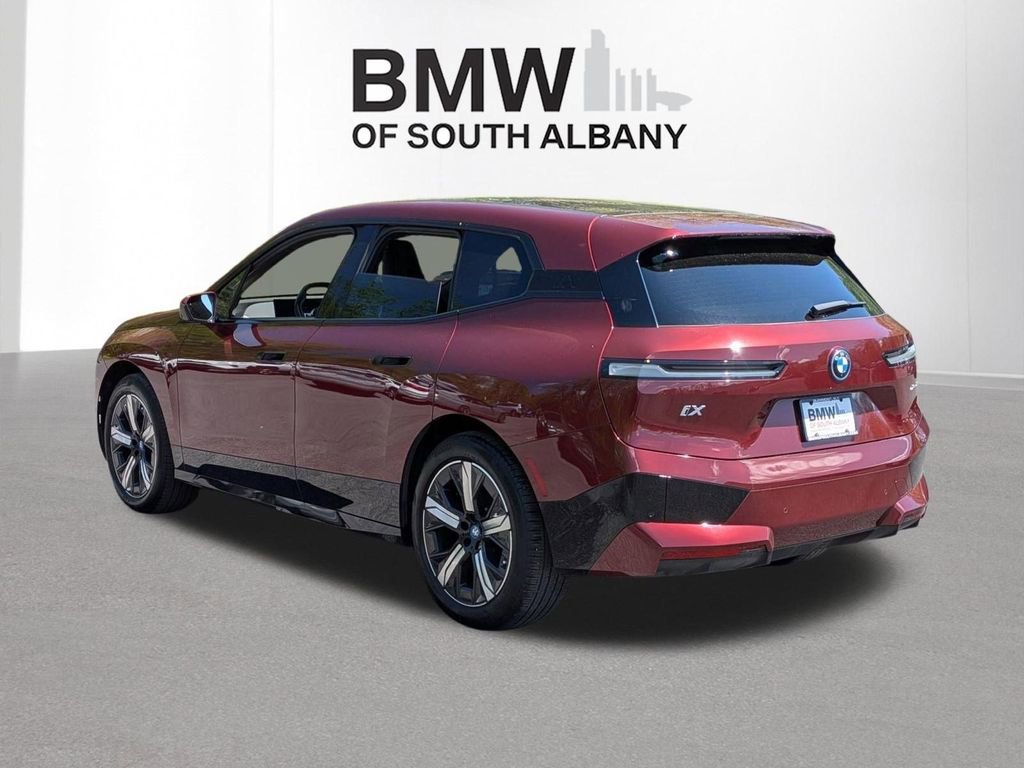 Used 2024 BMW iX xDrive50 w/ Premium Package AWD/4WD image 4