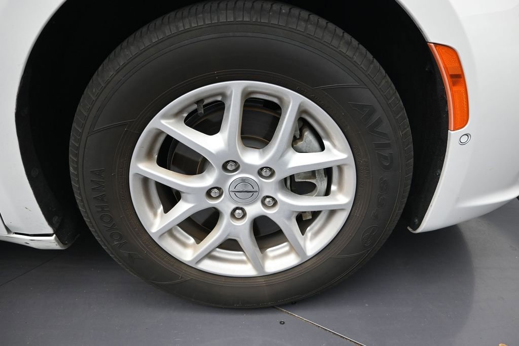Used 2023 Chrysler Pacifica Touring-L FWD image 9