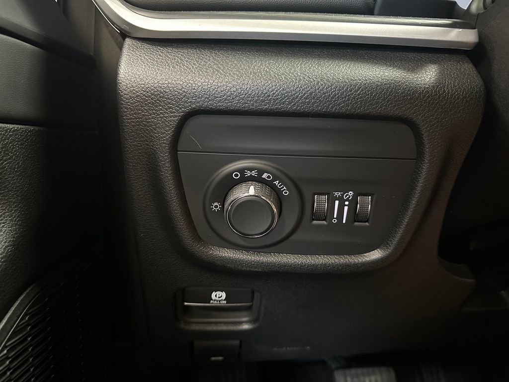 Certified 2023 Jeep Grand Cherokee Altitude AWD/4WD image 19