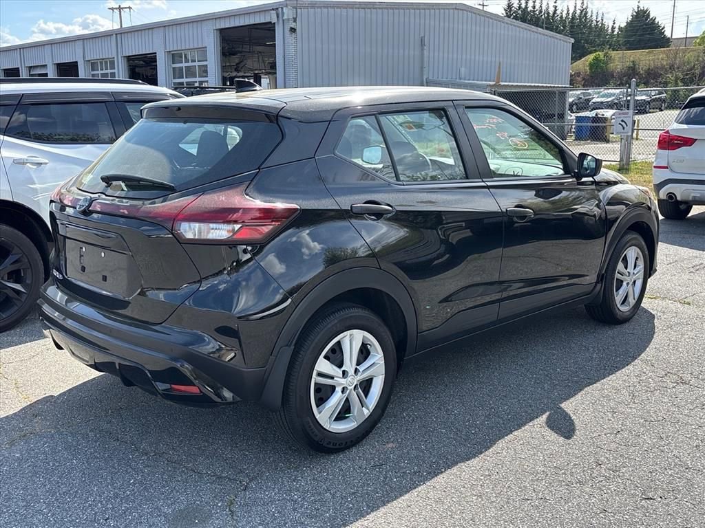 Used 2025 Nissan Kicks Play S image 10