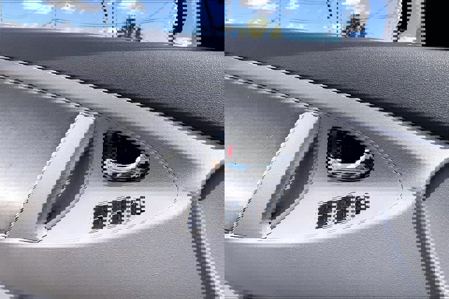 Used 2010 Toyota Camry LE FWD image 25