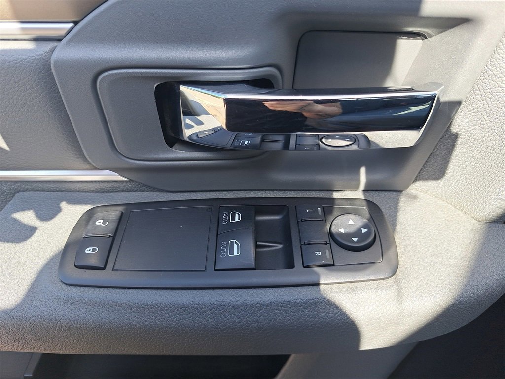 Used 2014 RAM 1500 Classic SLT image 25