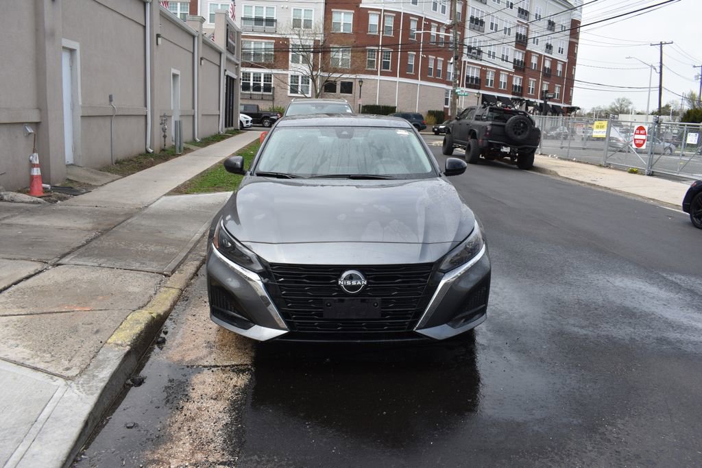 Used 2025 Nissan Altima 2.5 SV image 3