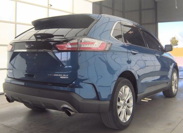 Used 2020 Ford Edge Titanium image 2