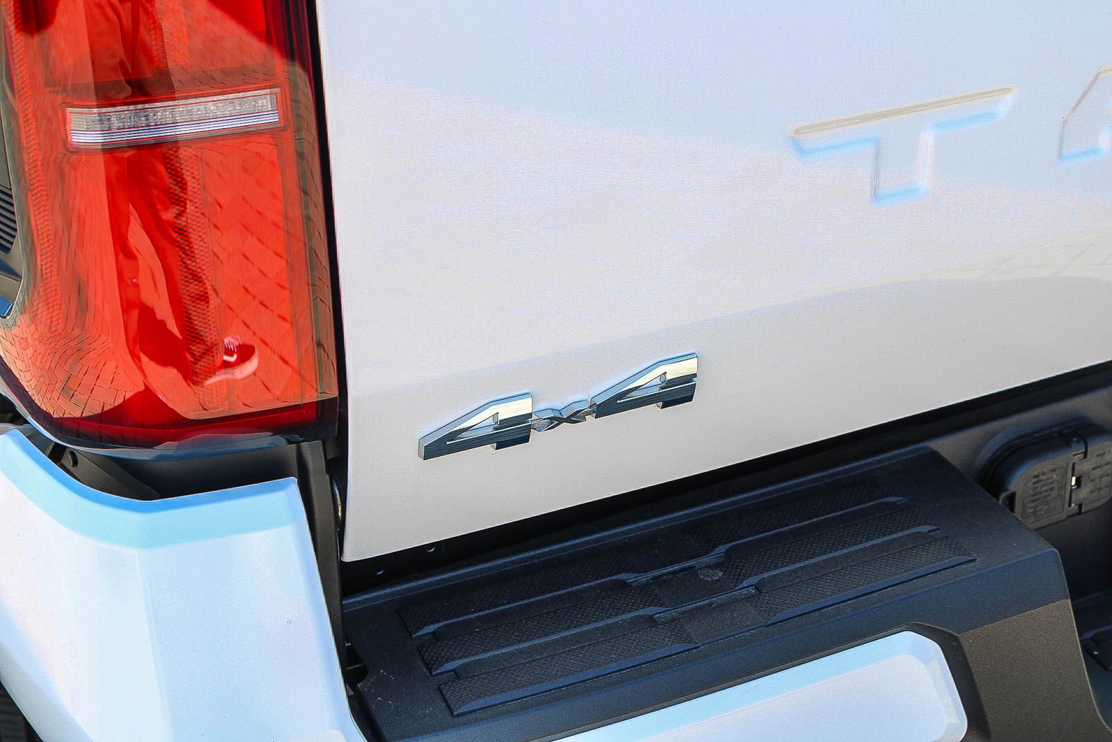 Used 2025 Toyota Tacoma SR5 AWD/4WD image 11