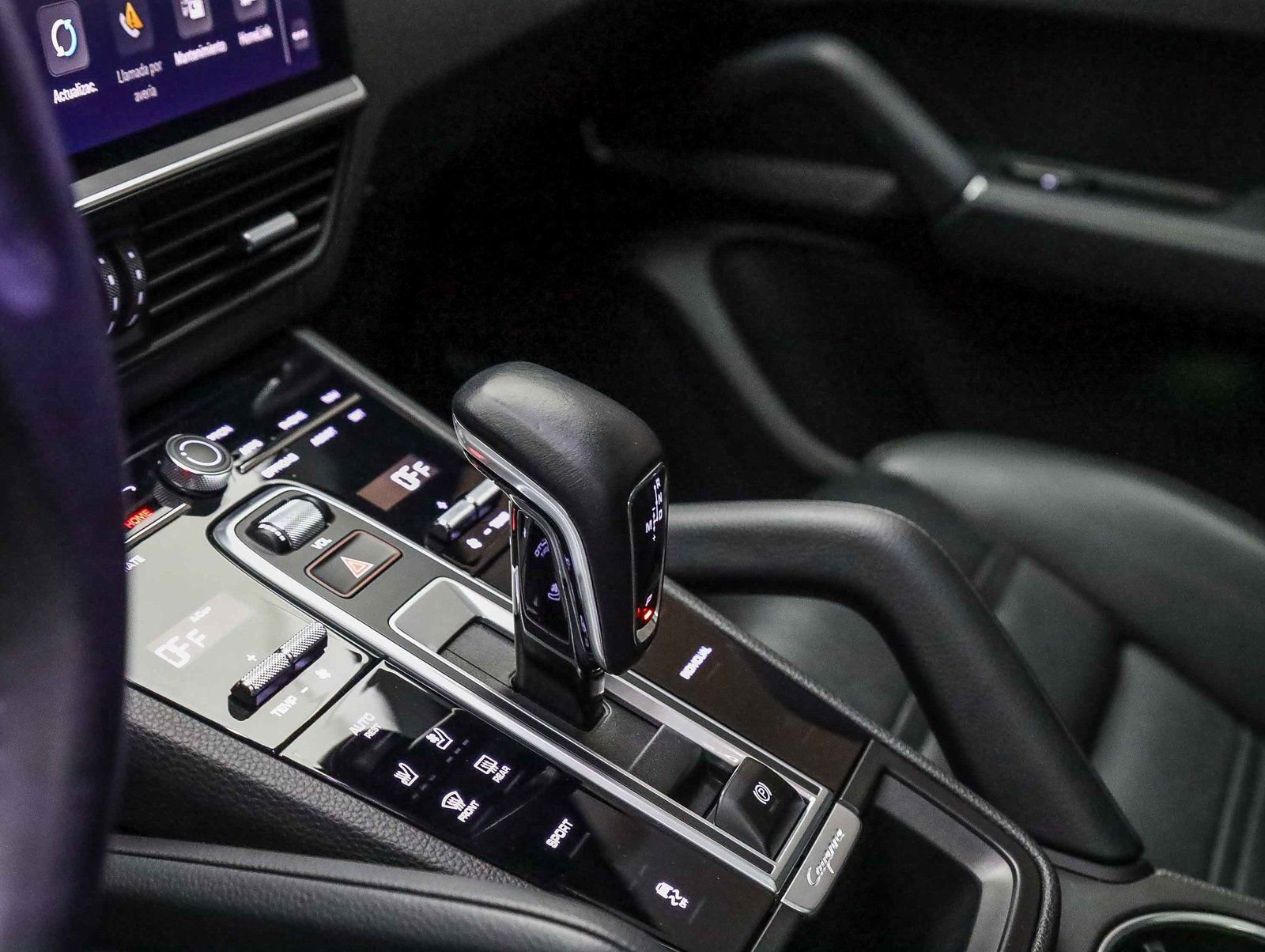 Certified 2023 Porsche Cayenne Platinum Edition image 27