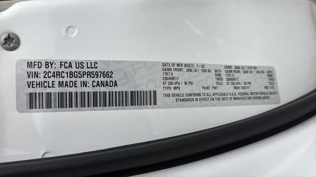Used 2023 Chrysler Pacifica Touring-L FWD image 26