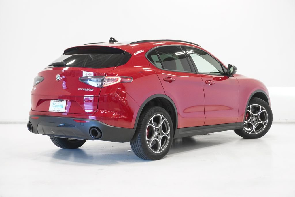 Used 2024 Alfa Romeo Stelvio Sprint image 31