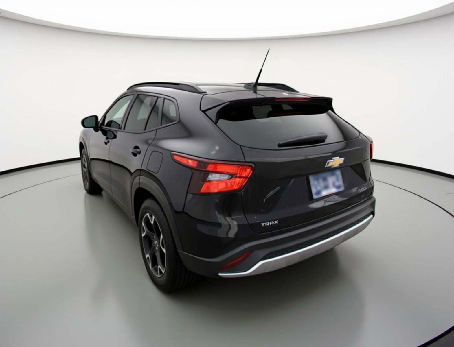 Used 2025 Chevrolet Trax LT FWD image 6