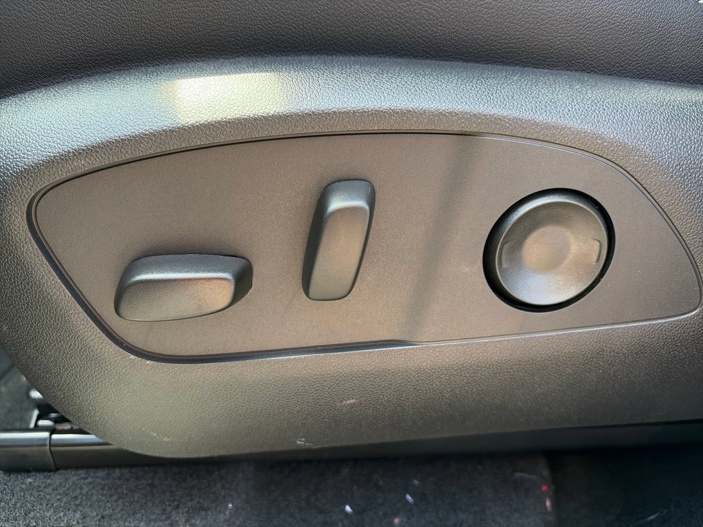 New 2026 Chevrolet Traverse LT w/ Sun and Wheel Package AWD/4WD image 18