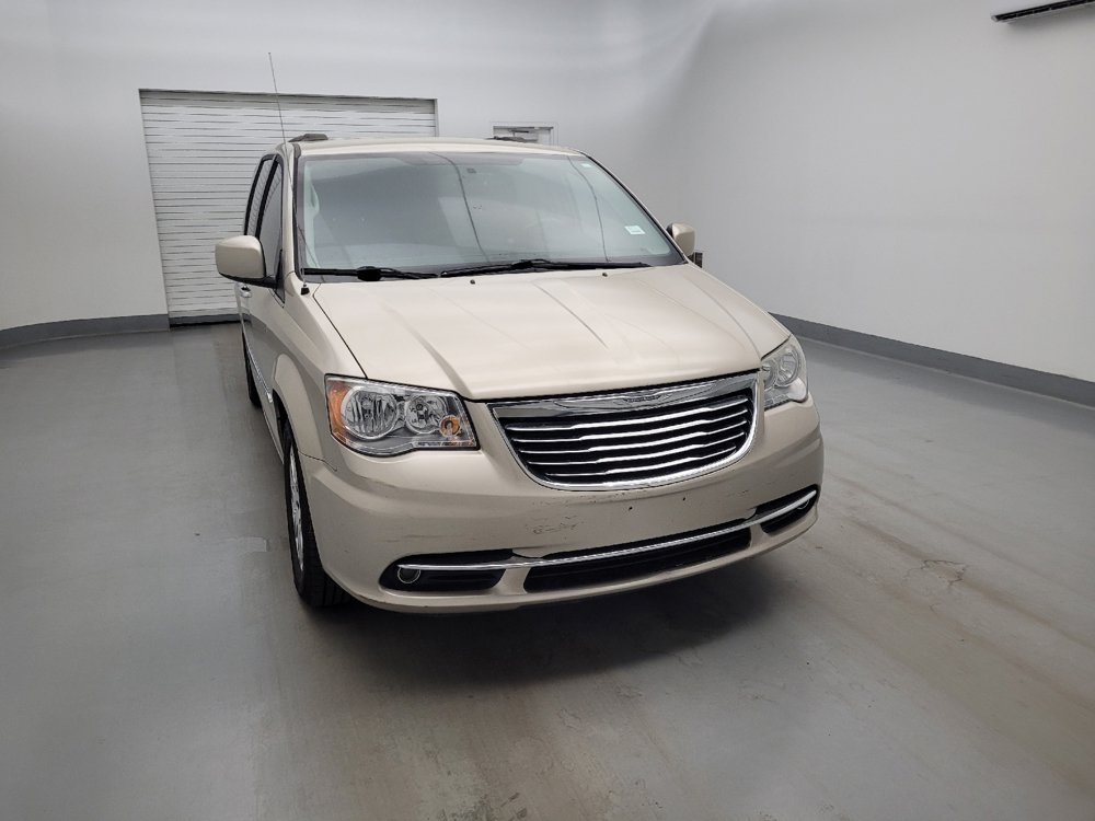 Used 2016 Chrysler Town & Country Touring w/ Driver Convenience Group FWD image 14
