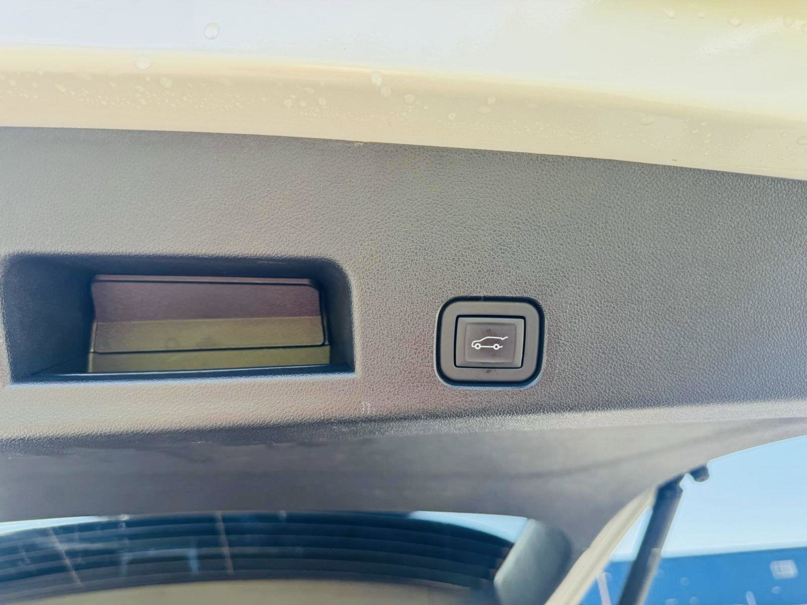 Used 2024 Chevrolet Traverse RS image 44