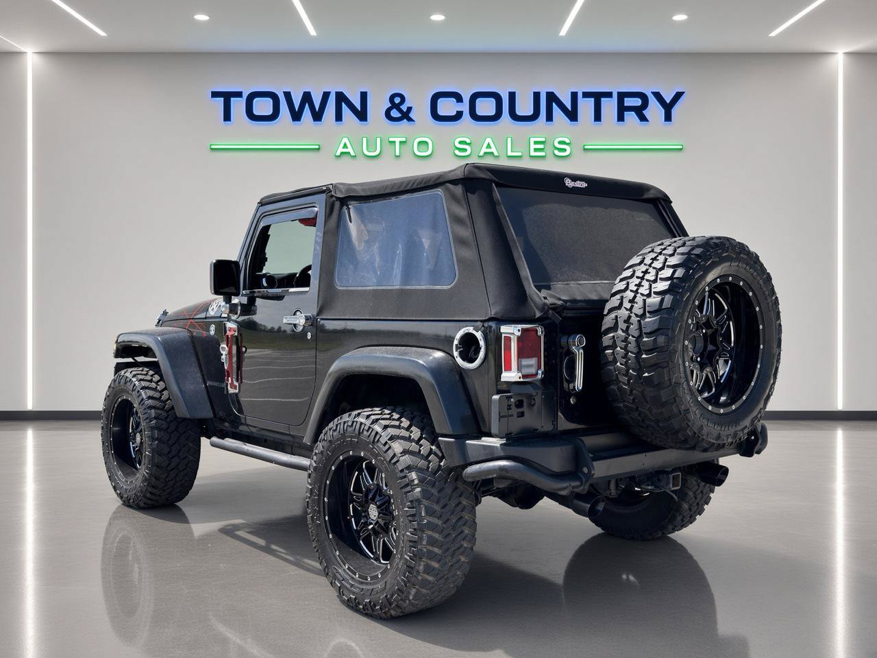 Used 2016 Jeep Wrangler Sahara AWD/4WD image 3