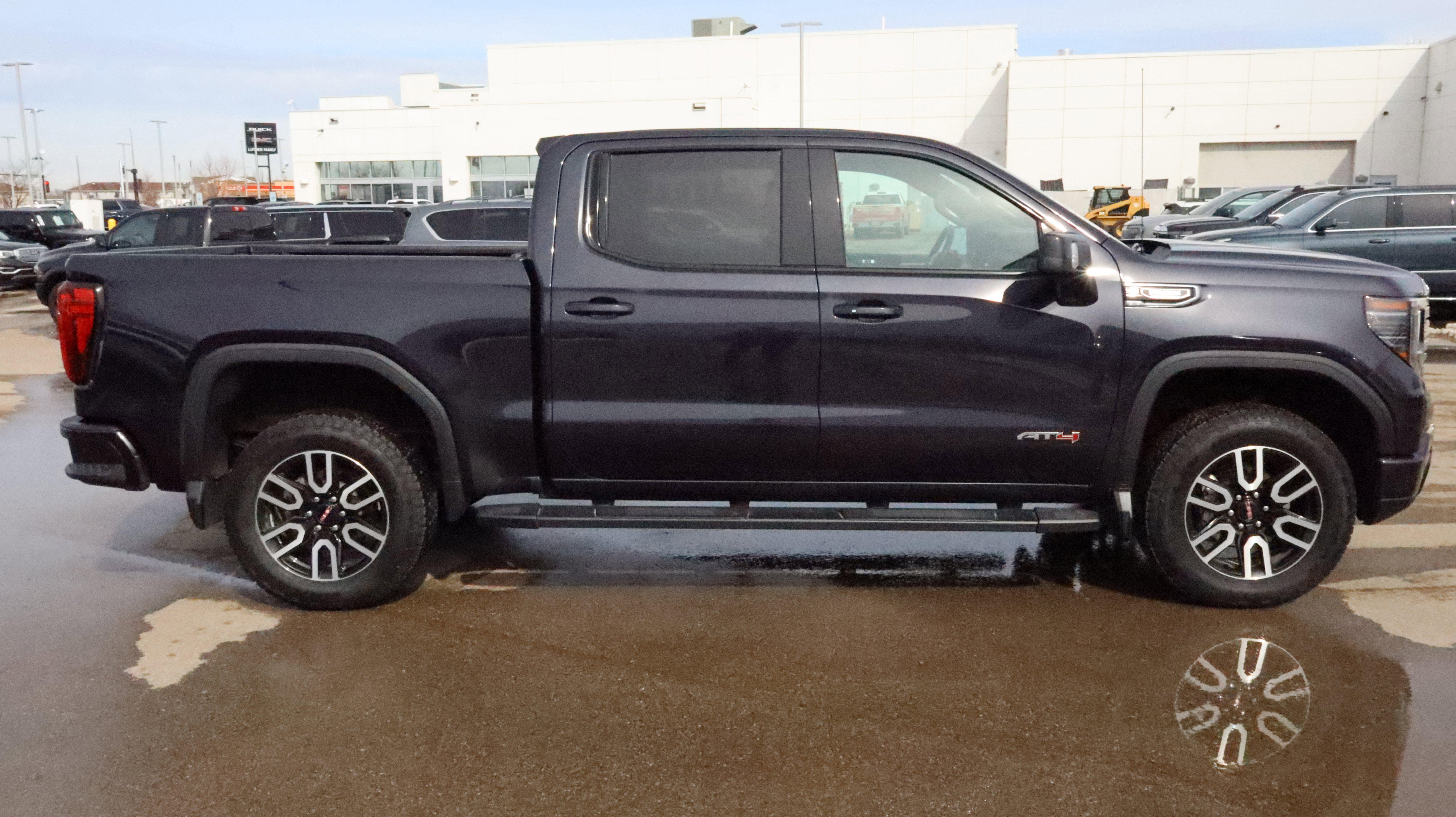 Certified 2023 GMC Sierra 1500 AT4 w/ AT4 Premium Package image 7