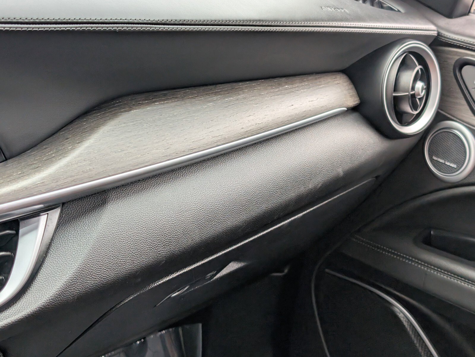 Used 2023 Alfa Romeo Stelvio Ti image 32