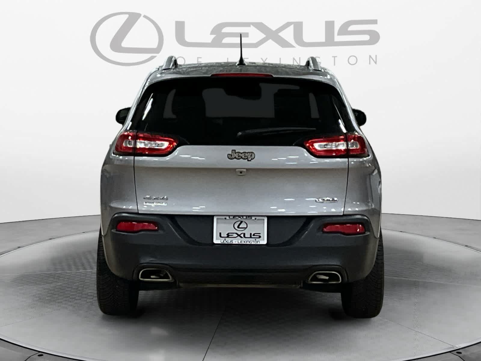 Used 2017 Jeep Cherokee Latitude AWD/4WD image 4