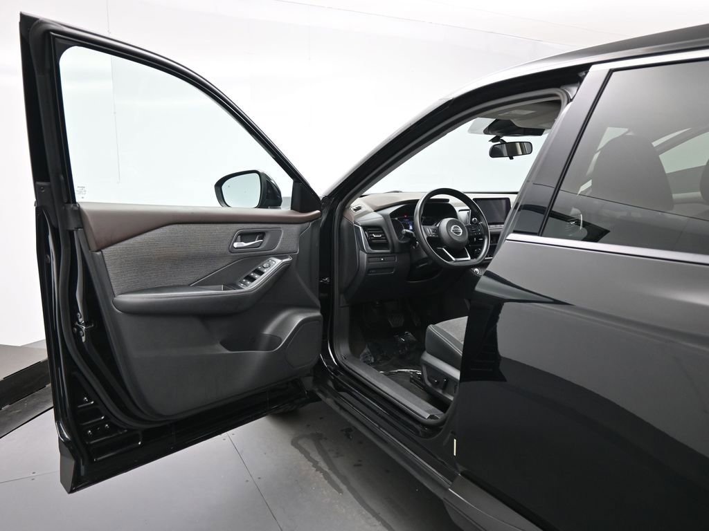 Used 2021 Nissan Rogue SV image 9