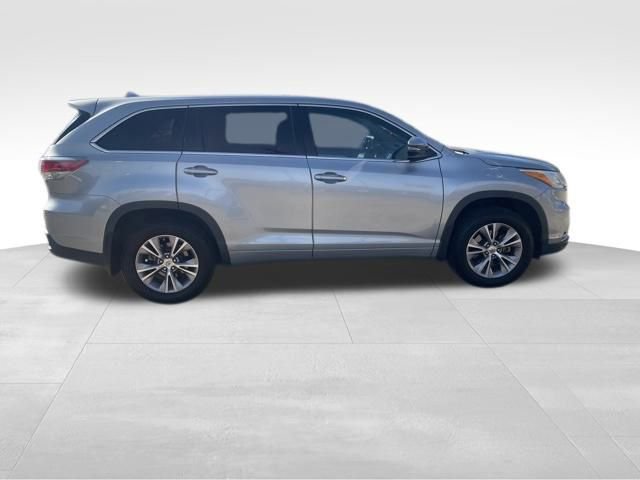 Used 2015 Toyota Highlander LE image 3