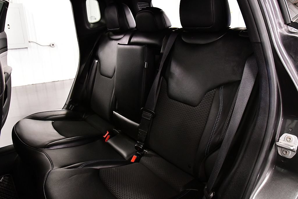 Used 2023 Jeep Compass Latitude w/ Convenience Group AWD/4WD image 28