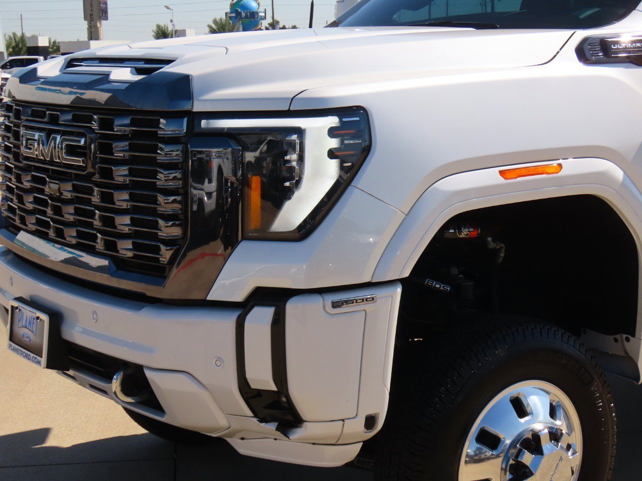 Used 2024 GMC Sierra 3500 Denali Ultimate AWD/4WD image 3